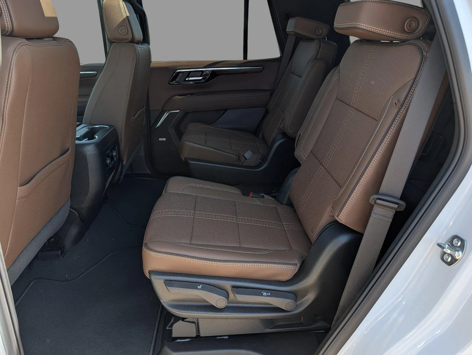 New 2027 Polar White Tricoat Chevrolet High Country image 33