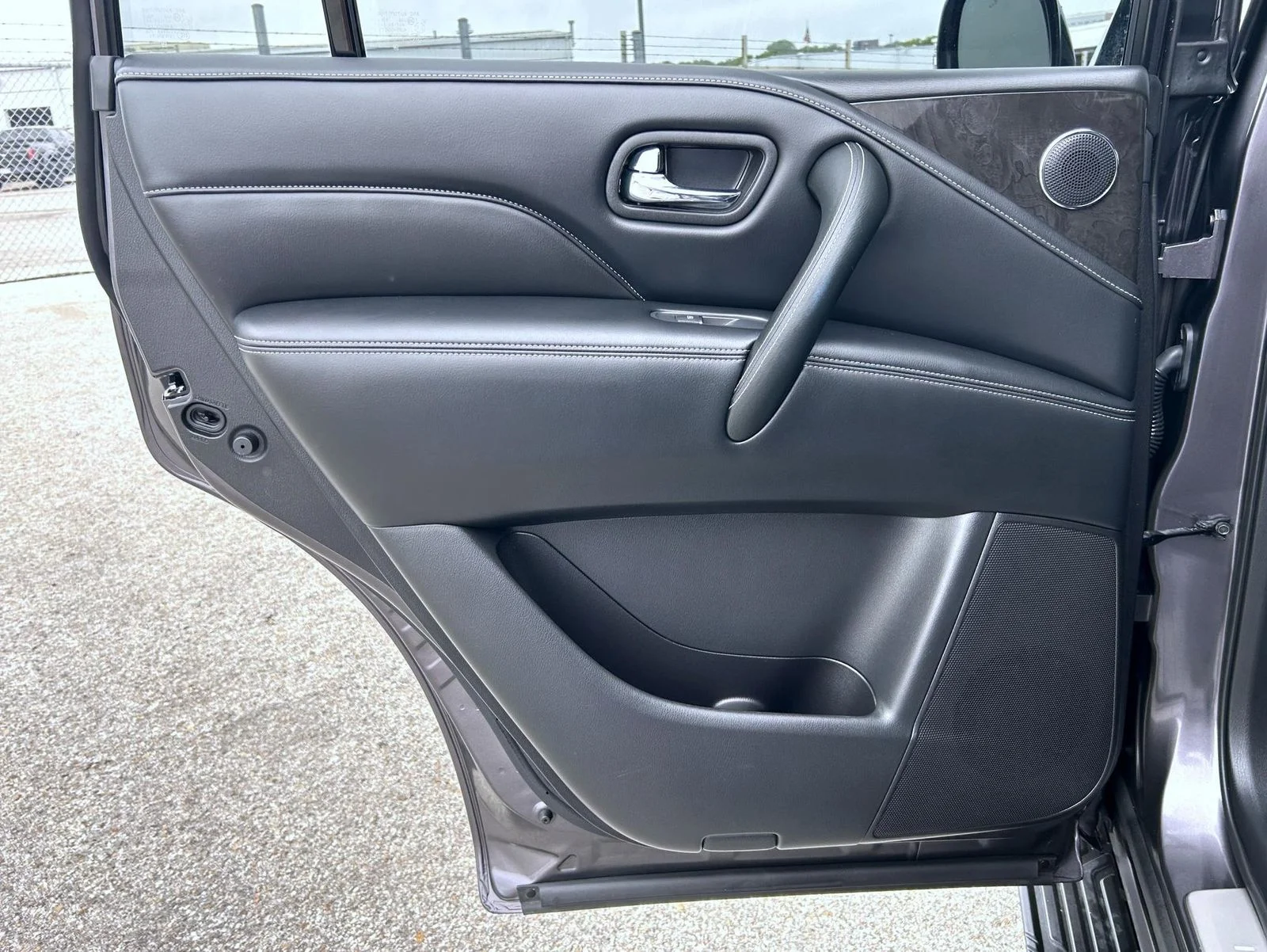 Used 2023 Gray INFINITI LUXE image 17
