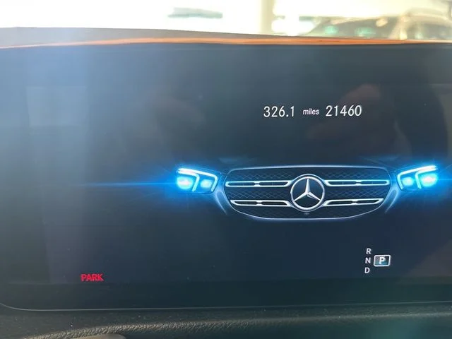Used 2023 White Mercedes-Benz GLB 250 image 35
