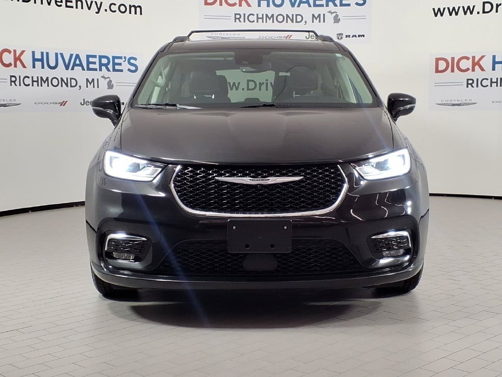 Used 2022 Chrysler Pacifica Touring L with VIN 2C4RC1BG3NR142547 for sale in Richmond, MI