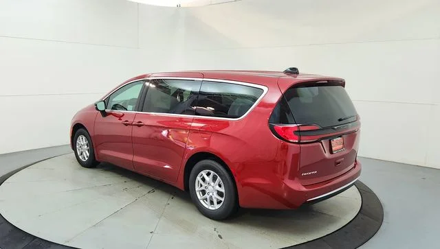 New 2027 Red Hot Pearl-Coat Exterior Paint Chrysler Select image 7