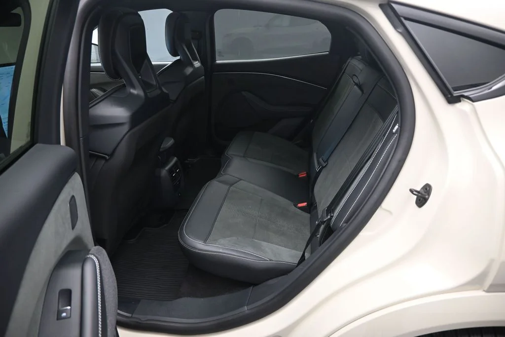 Used 2025 Beige Ford GT image 19
