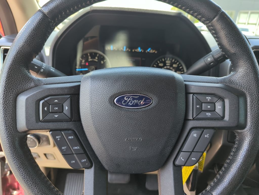 Used 2015 Red Ford XLT image 39