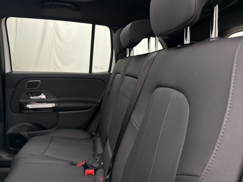 Used 2026 Polar White Mercedes-Benz GLB 250 image 18