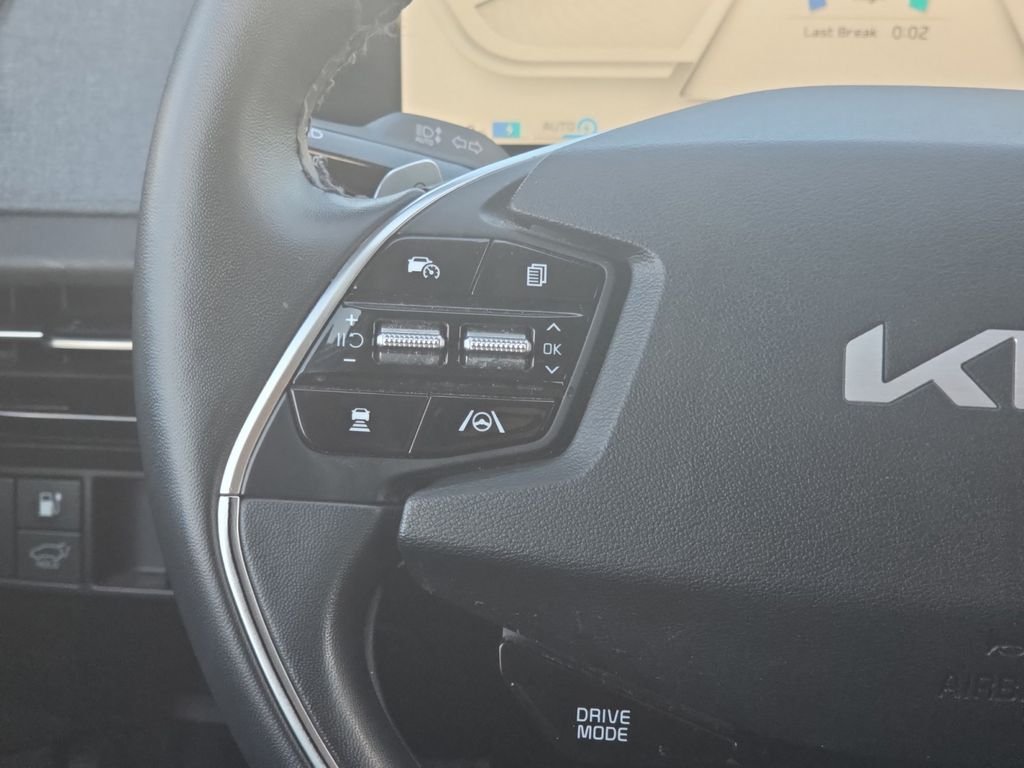 Used 2024 Gray Kia Wind image 24