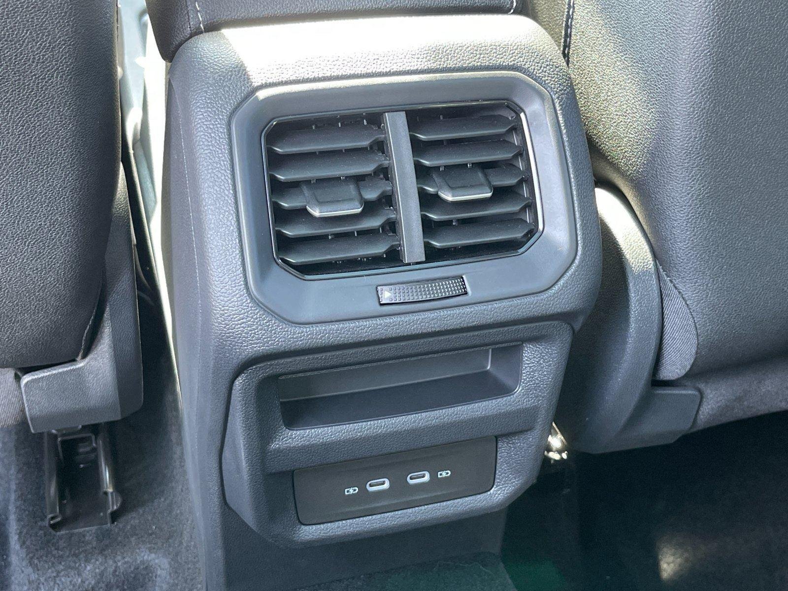 New 2026 Monument Gray w/Deep Black Roof Volkswagen SE Black image 33