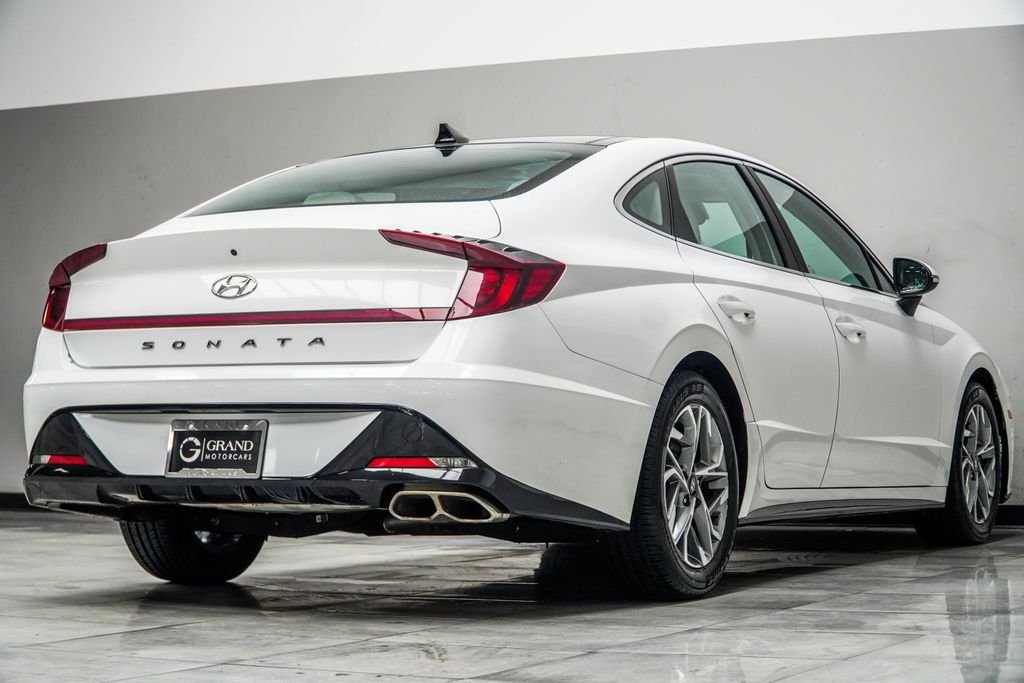 Used 2023 White Hyundai SEL image 11