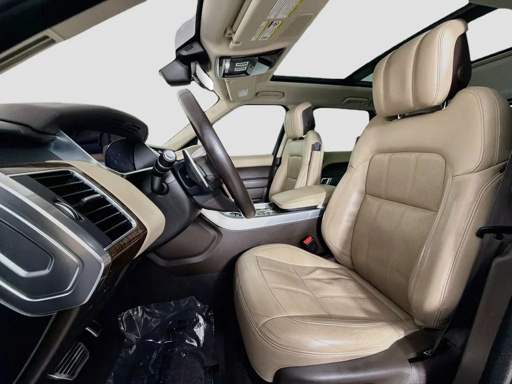 Used 2021 White Land Rover HSE Silver Edition image 22