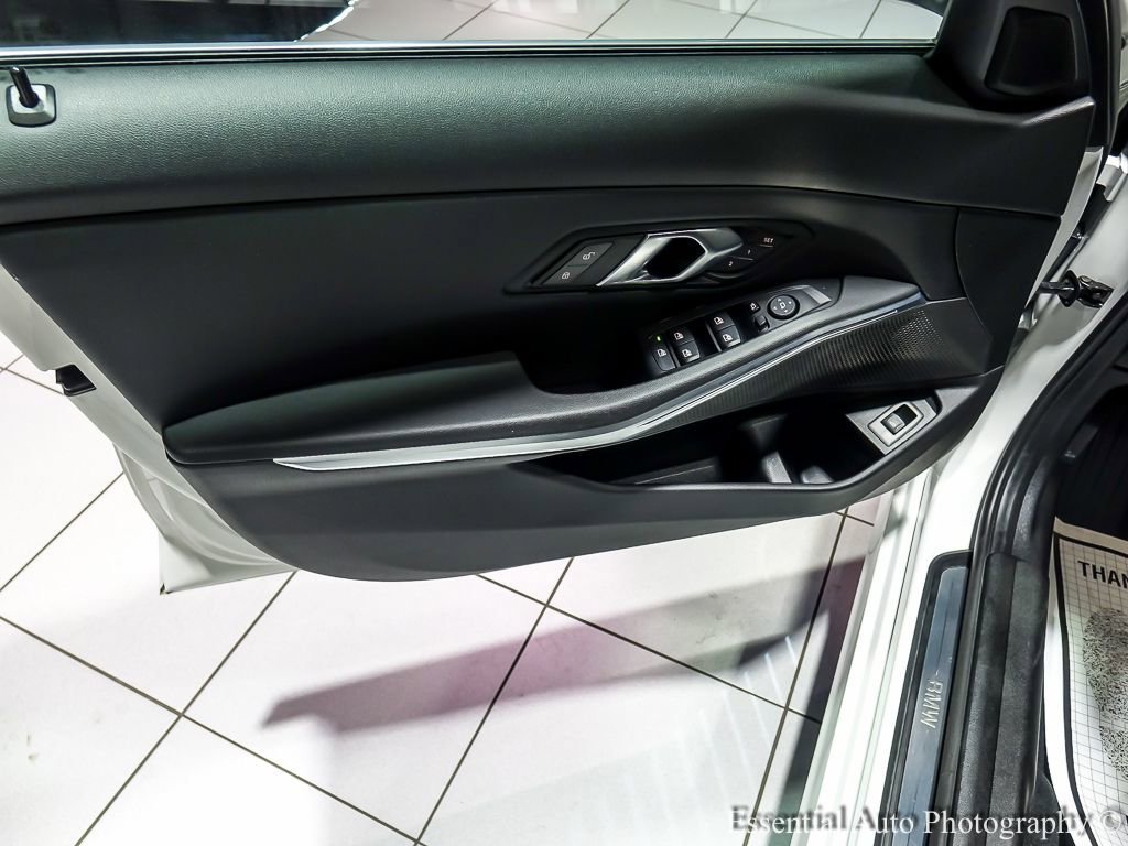 2025 BMW 3 Series 330i - Photo 27