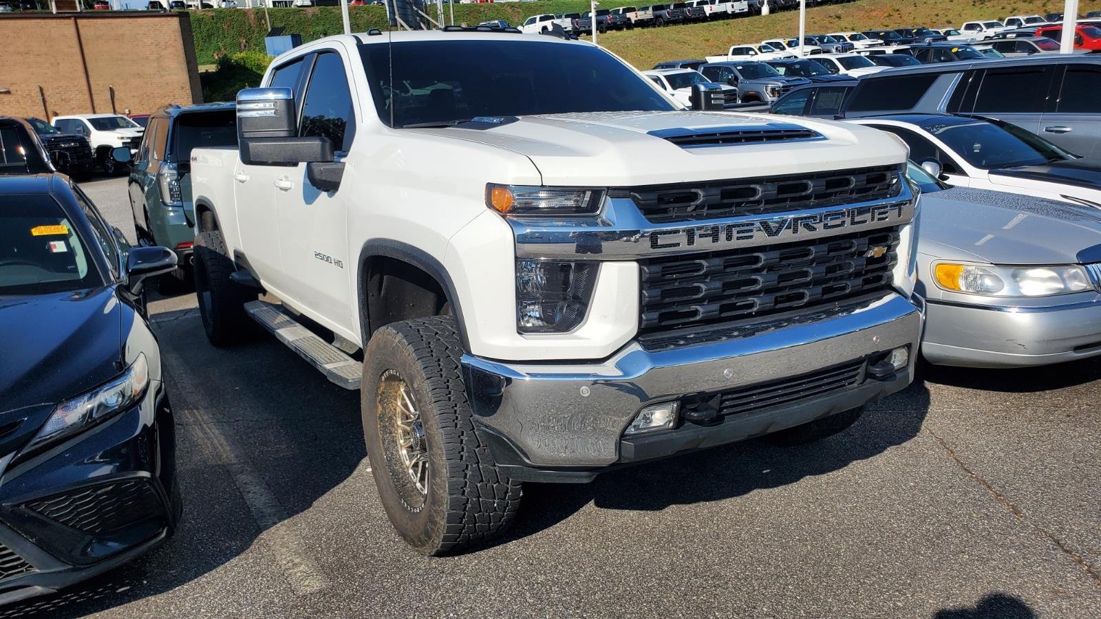 Used 2021 SUMMIT WHITE Chevrolet LT image 2