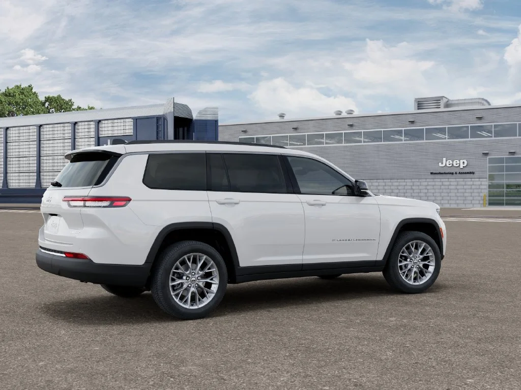 New 2027 Bright White Clear-Coat Paint Jeep Limited image 4