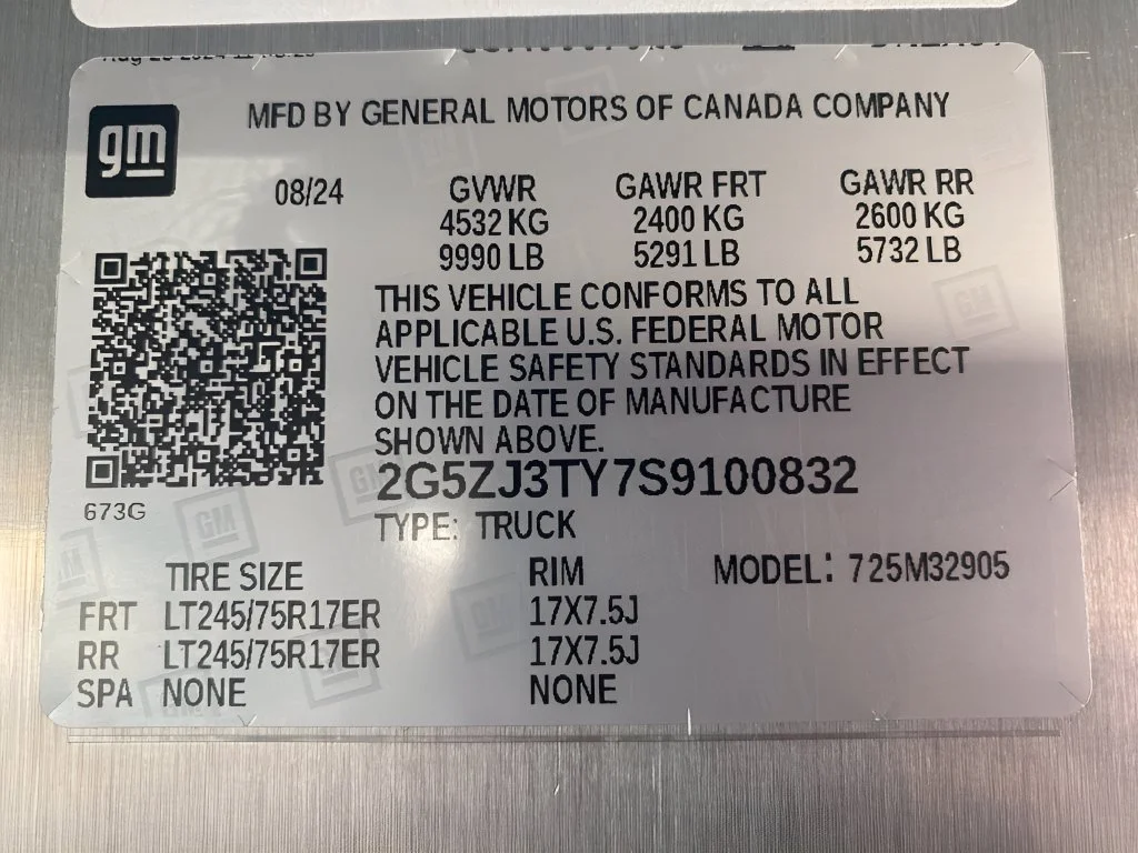 Used 2025 White Chevrolet 600 image 23
