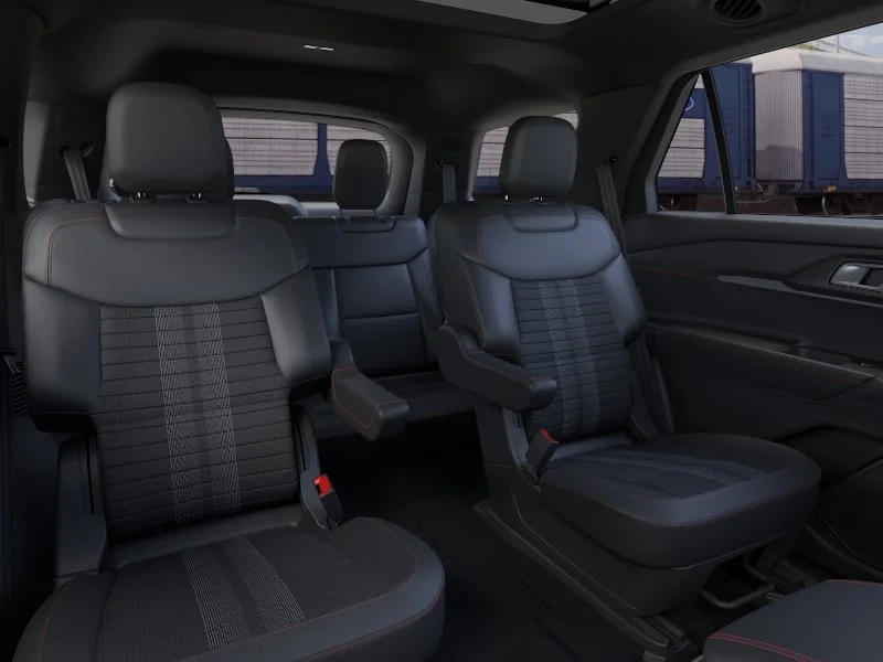 New 2026 Star White Metallic Tri-Coat Ford ST-Line image 25