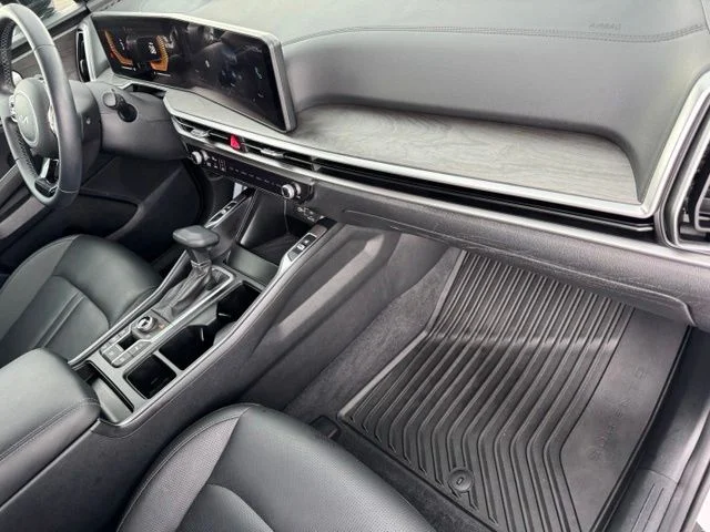 Used 2025 White Kia X-Line EX image 24
