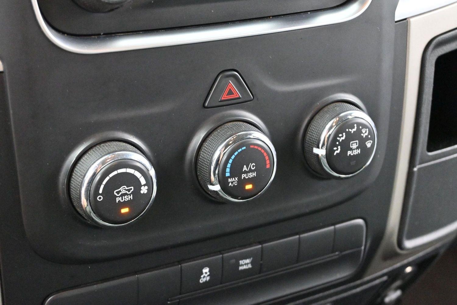 Used 2015 Bright Silver Metallic Clearcoat Ram SLT image 21