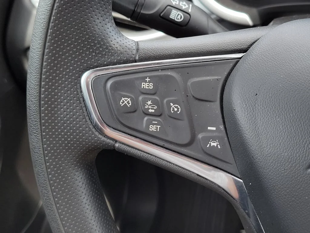 Used 2024 Summit White Chevrolet 1LT image 25