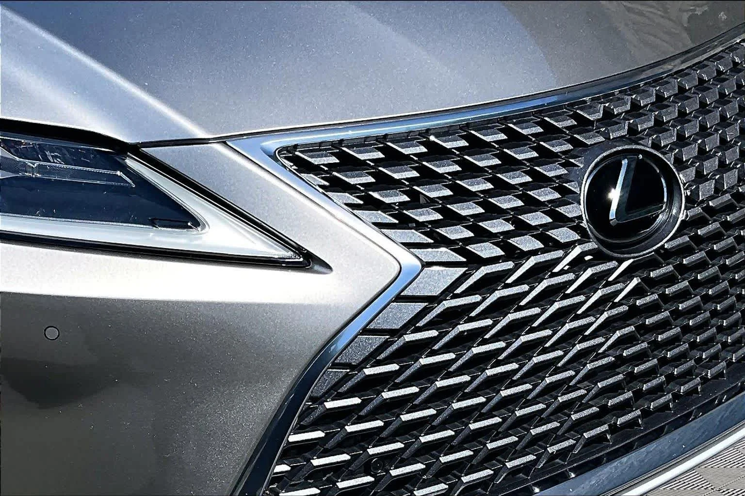 Used 2020 Atomic Silver Lexus  image 59