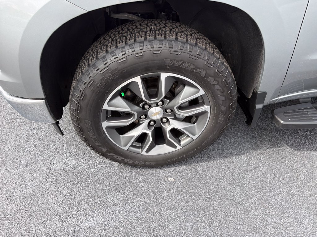Used 2024 Gray Chevrolet LT image 10