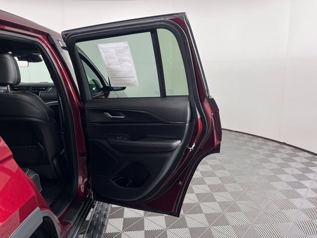 Used 2025 Red Jeep Altitude image 43