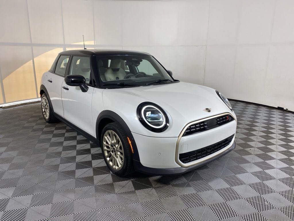 Used 2025 White Metallic MINI Signature Plus image 17