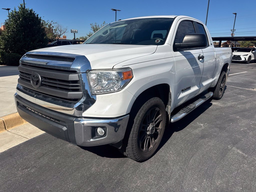 Used 2015 White Toyota SR5 image 1