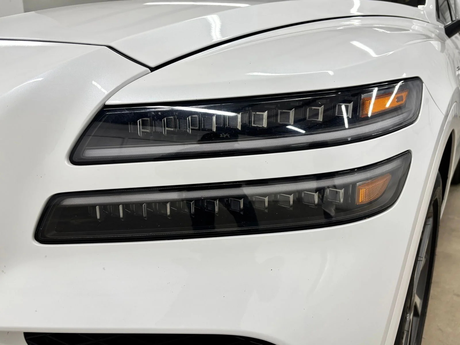Used 2025 White Genesis 3.5T Advanced image 9