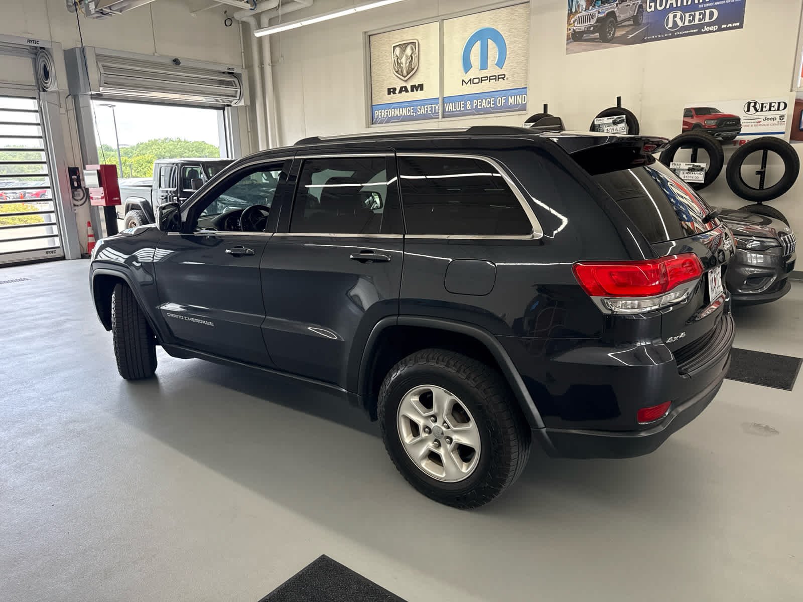 Used 2015 Maximum Steel Metallic Clearcoat Jeep Laredo image 6