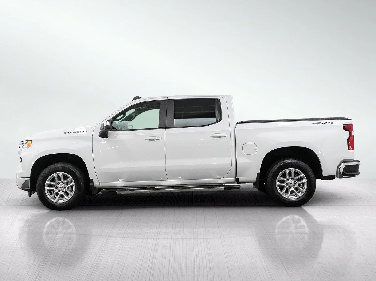 Used 2023 Chevrolet Silverado 1500 LT with VIN 1GCPDDEK5PZ190050 for sale in Roseville, Minnesota