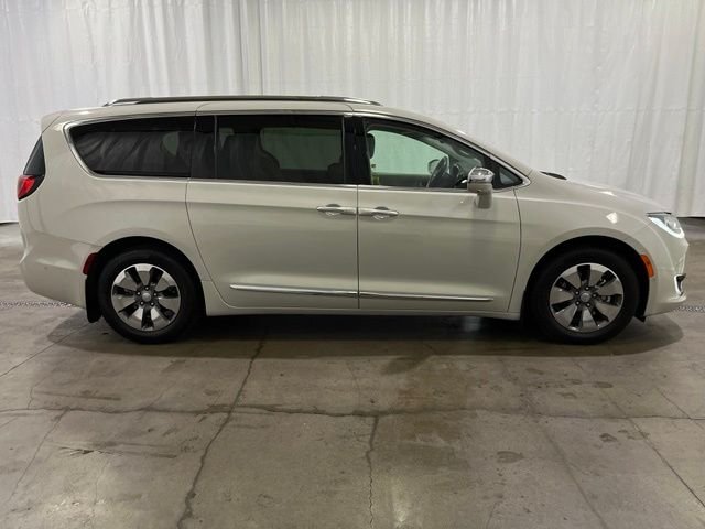 Used 2020 White Chrysler Limited image 3