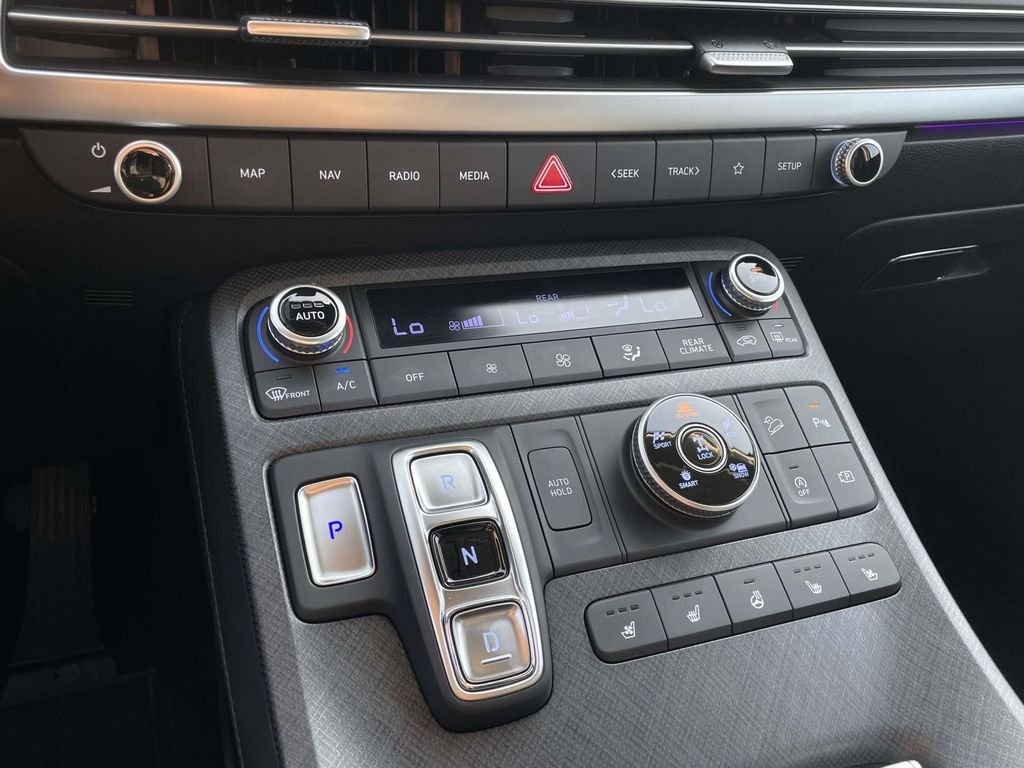 2025 Hyundai Palisade Limited - Photo 21