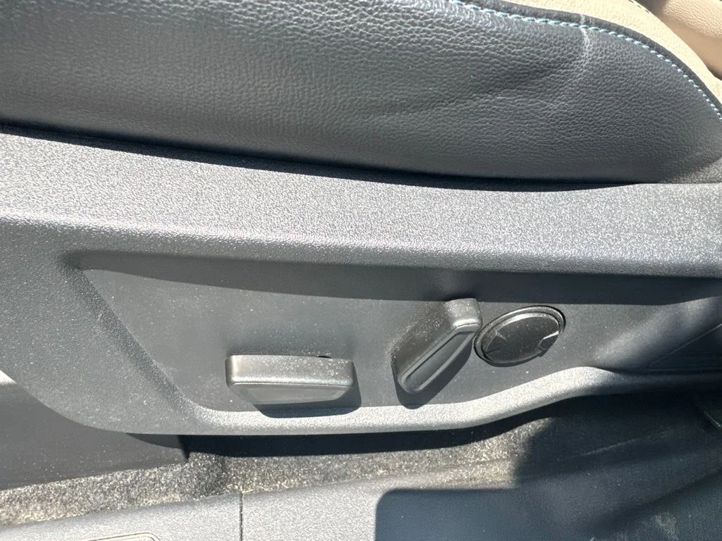 Used 2023 Gray Ford Wildtrak image 12