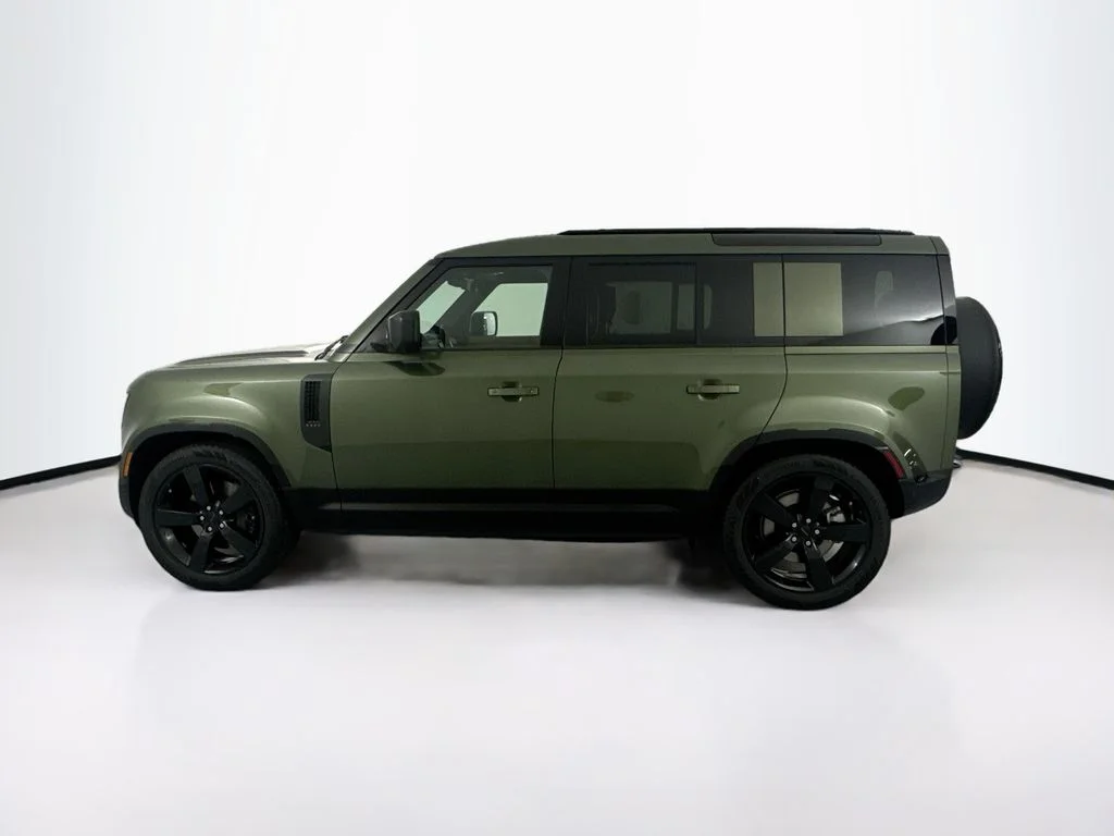 New 2026 Woolstone Green Land Rover X-Dynamic SE image 8