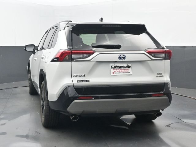 Used 2024 Wind Chill Pearl/Midnight Black Metallic Toyota XSE image 4