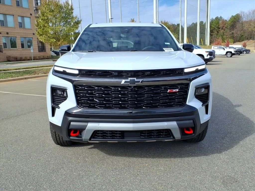New 2026 Polar White Tricoat Chevrolet Z71 image 31