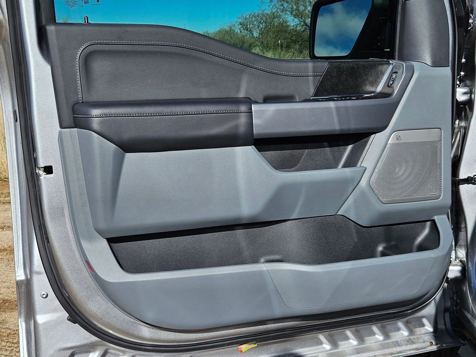 2025 Ford F-150 Lightning Flash - Photo 12