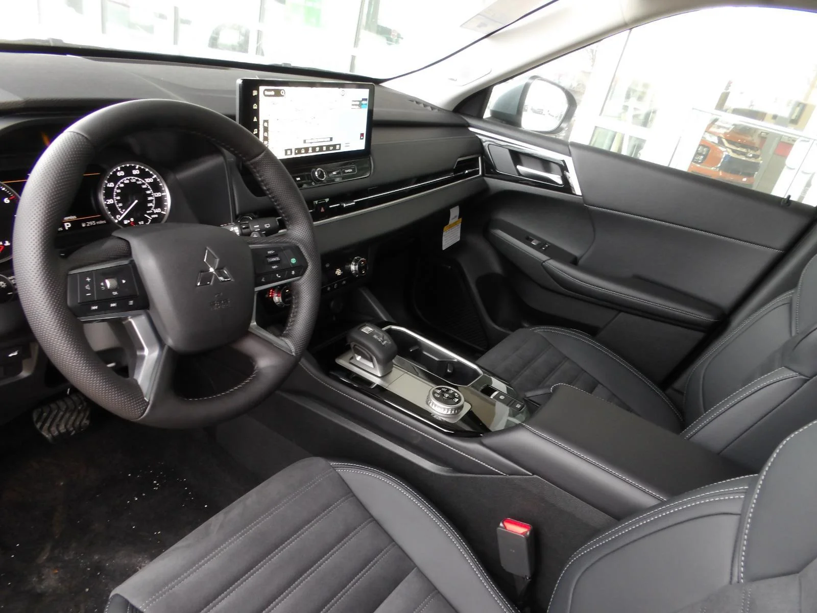 New 2026 Graphite Gray Mitsubishi SE image 13