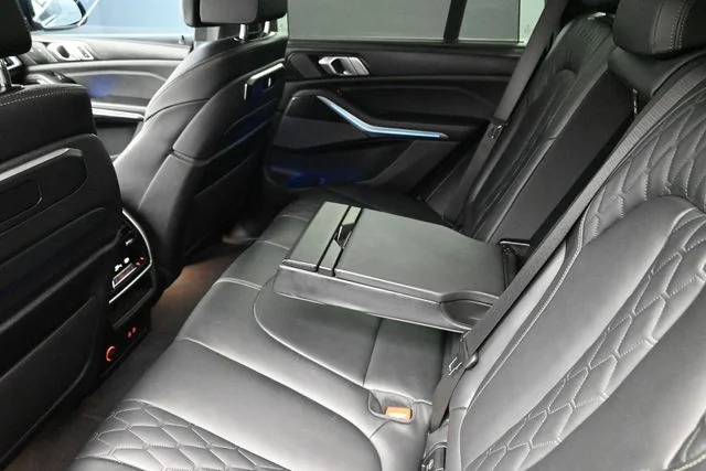 Used 2024 Gray BMW M60i image 22