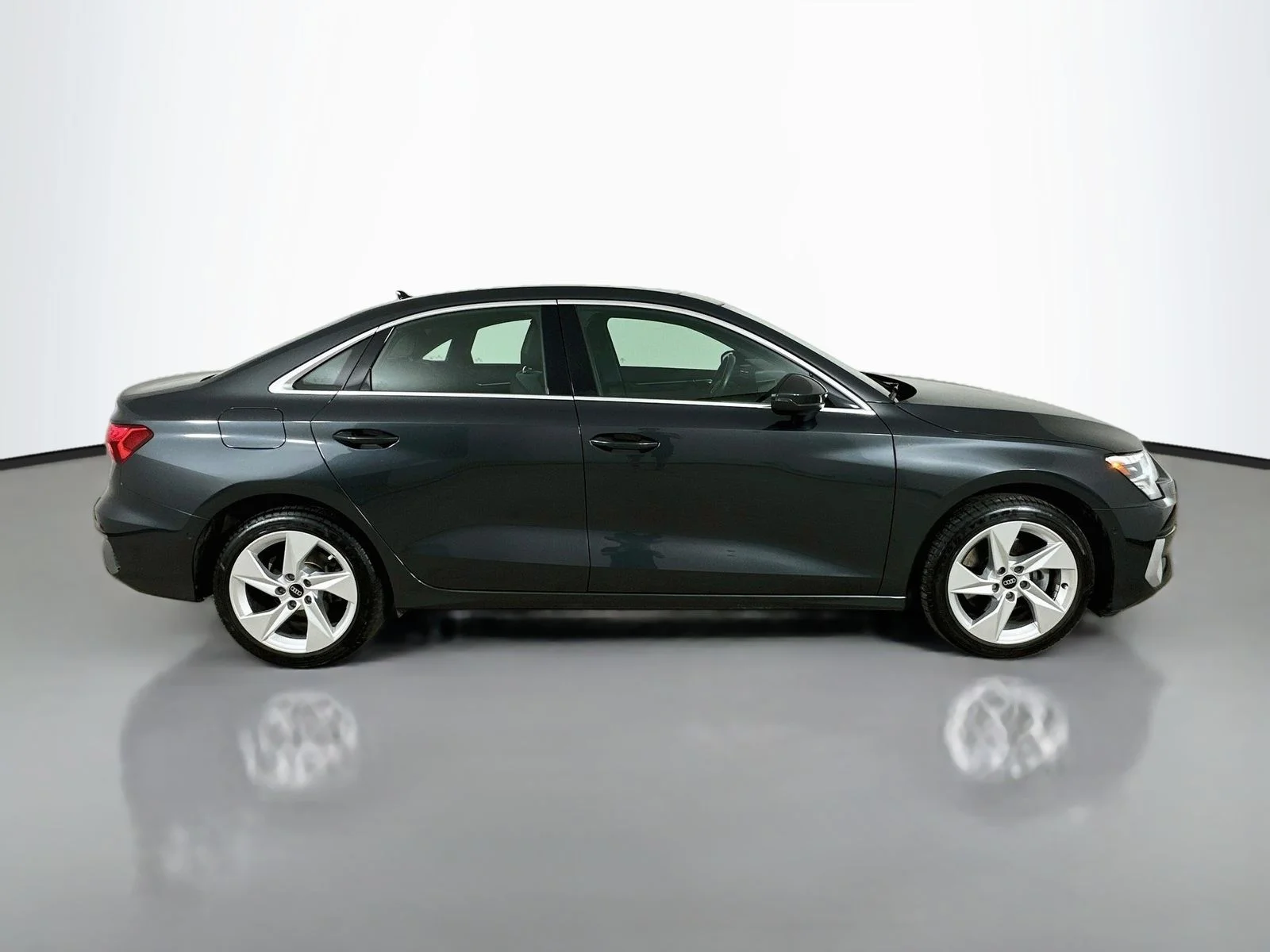 Used 2023 Gray Audi  image 4