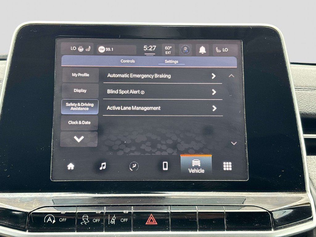 Used 2022 White Jeep Latitude image 24