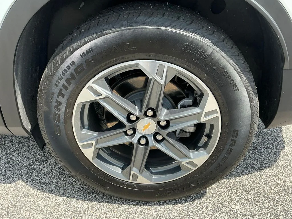 Used 2025 White Chevrolet LT image 19
