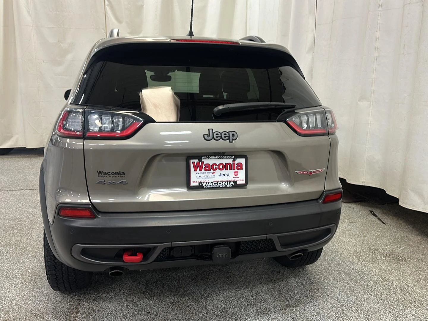 Used 2021 Olive Green Pearlcoat Jeep Trailhawk image 4