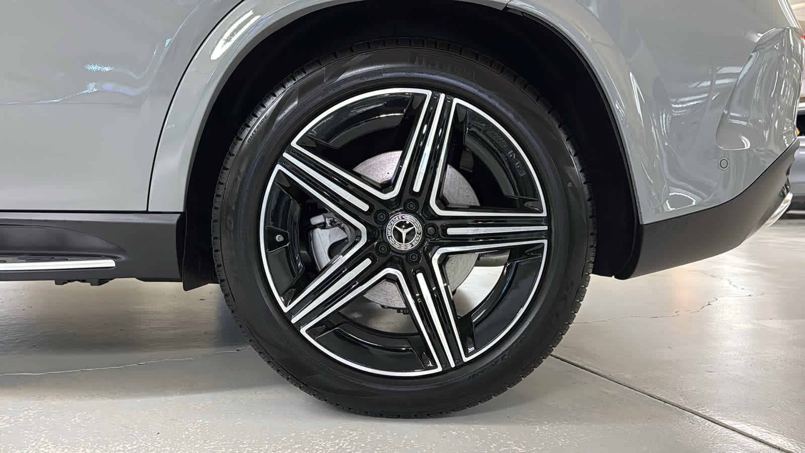 New 2026 MANUFAKTUR Alpine Grey Mercedes-Benz GLE 580 image 12