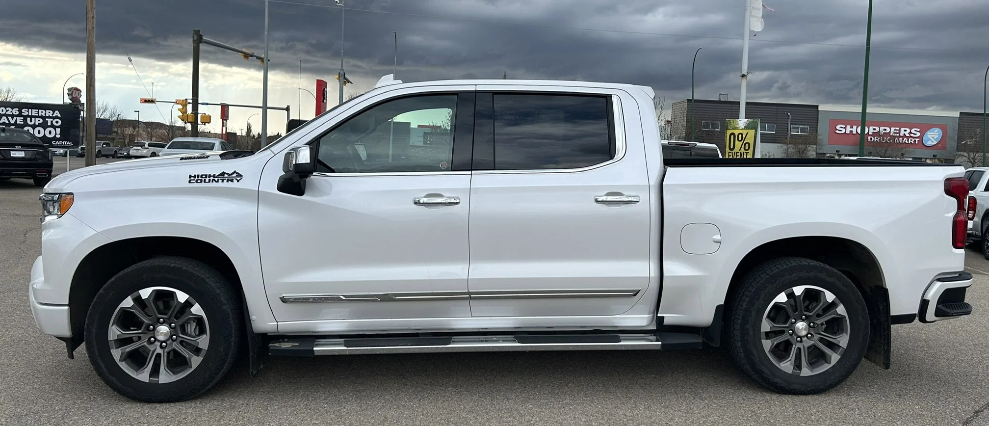 Used 2024 White Chevrolet High Country Crew Cab image 2
