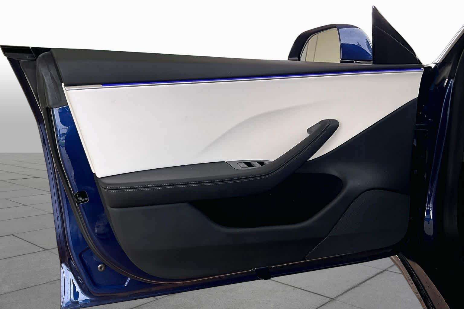 Used 2025 Solid Black Tesla Long Range image 18
