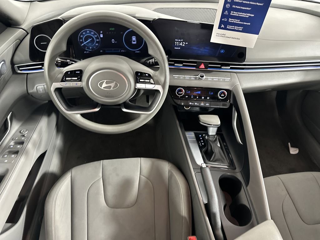 2024 Hyundai Elantra SEL - Photo 12