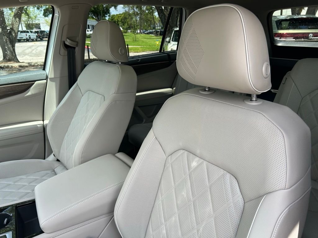 New 2026 White/off-white Volkswagen 2.0T SEL Premium R-Line image 18