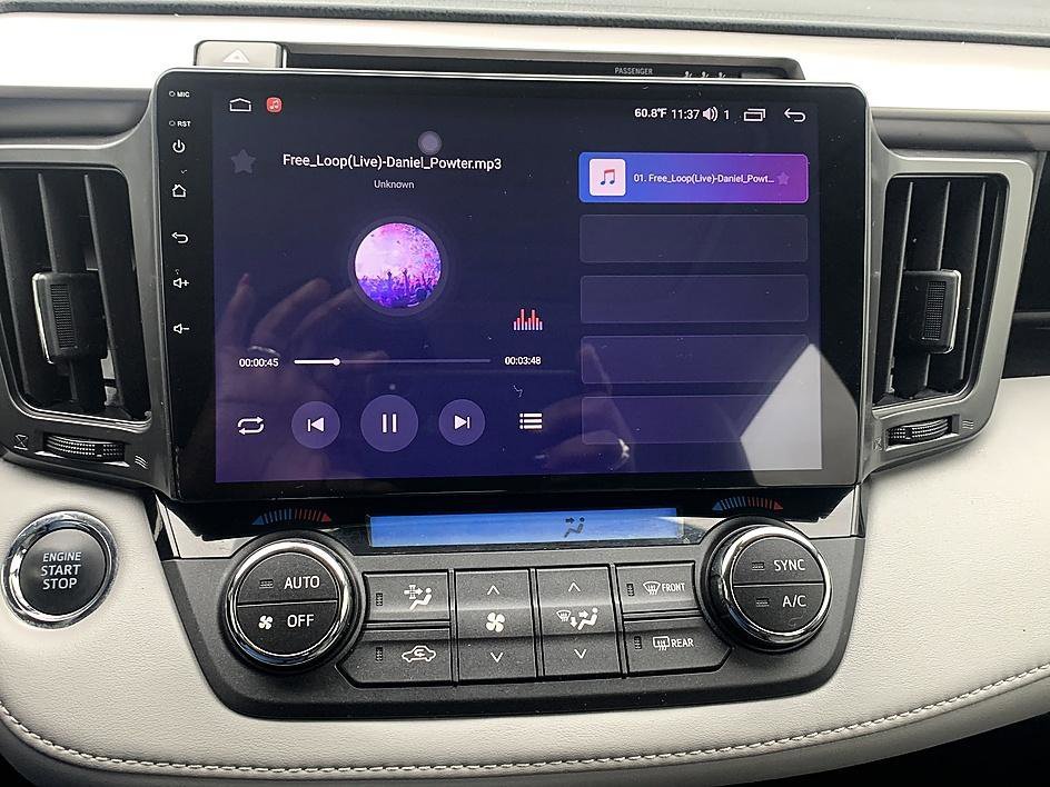 Used 2018 Silver Sky Metallic Toyota XLE image 16