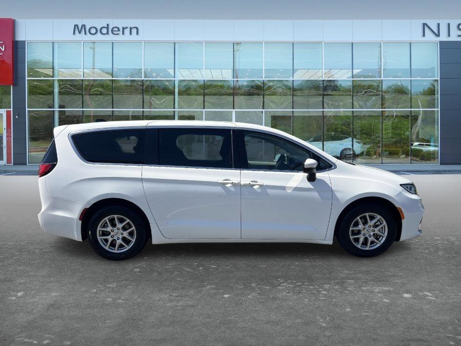 Used 2023 Bright White Clearcoat Chrysler Touring L image 4
