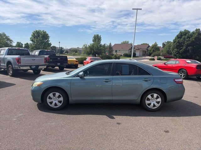 Used 2009 Green Toyota LE image 2