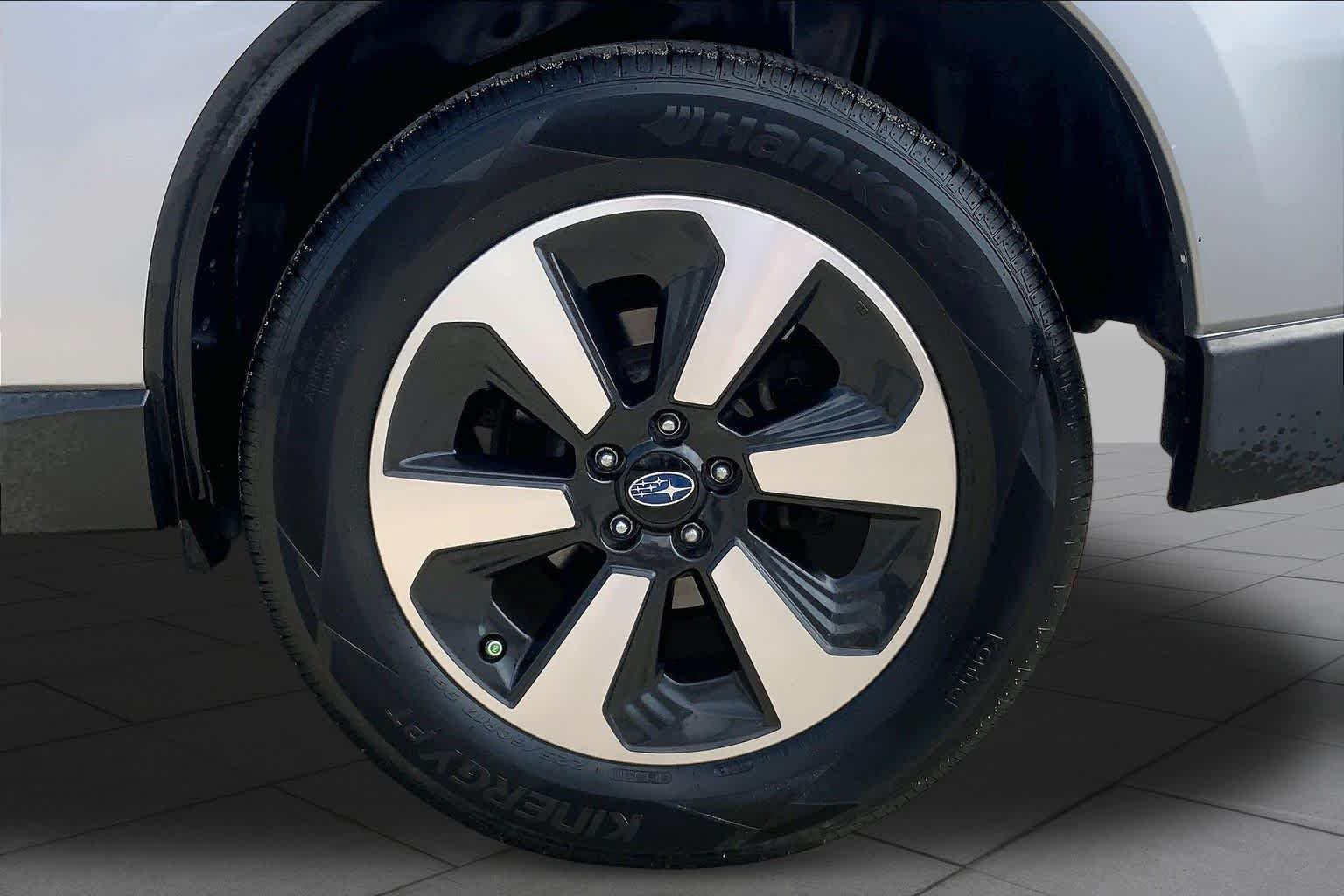 Used 2018 Ice Silver Metallic Subaru Premium image 11